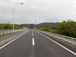 静内浦河線　完成