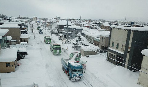 市街地の除雪作業風景